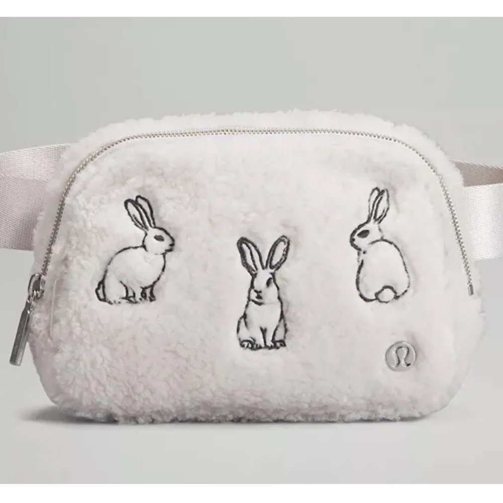 Lululemon Everywhere Belt Bag New Year 1L Fleece Lunar Rabbit Plush